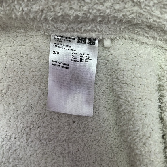 White Uniqlo Plush Shorts - Picture 3 of 3